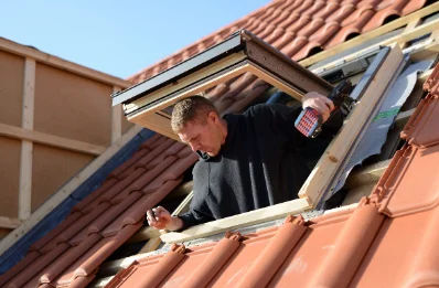 Pose de fenêtres de toit Velux à Puimisson